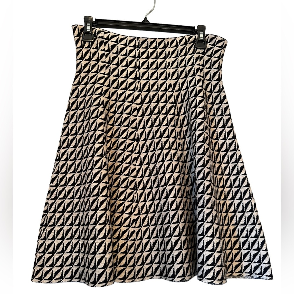 Max Studio Houndstooth Style Pull On Flair Skirt